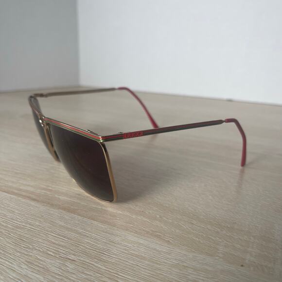 Vintage Gucci GG2204 16A Eyeglasses Sunglasses Gold FRAMES ONLY Made in Italy - Picture 3 of 10
